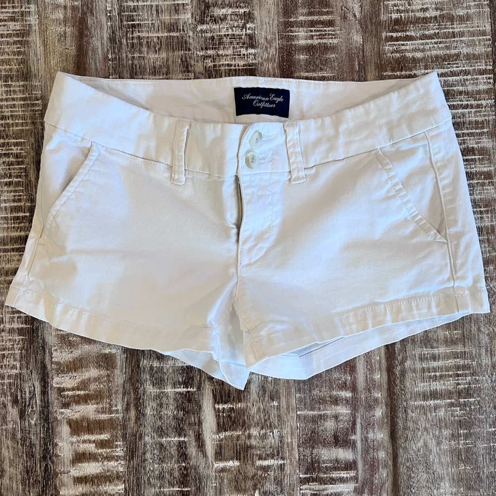 American Eagle white shorts (stretch) size 2 with 2.5” inseam